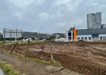 Terreno com 5000m², no bairro Sanvitto em Caxias do Sul para Comprar
