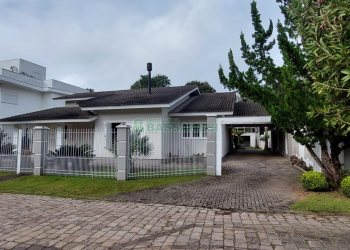 Casa com 250m², 4 dormitórios, 5 vagas, no bairro Monte Bérico em Caxias do Sul para Alugar