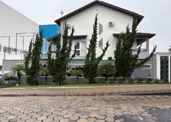 Casa com 310m², 3 dormitórios, 4 vagas, no bairro Jardim América em Caxias do Sul para Alugar