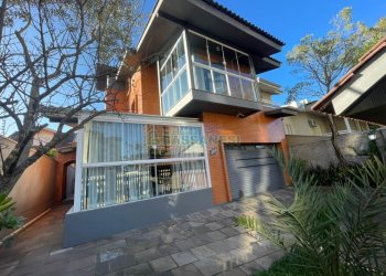 Casa com 188m², 3 dormitórios, 2 vagas, no bairro Panazzolo em Caxias do Sul para Comprar
