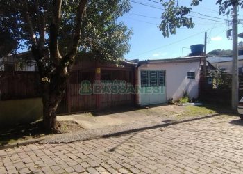Casa com 200m², 2 dormitórios, 1 vaga, no bairro Santa Catarina em Caxias do Sul para Comprar