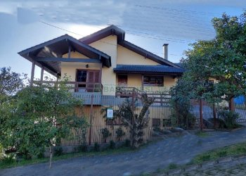 Casa Mobiliada com 110m², 3 dormitórios, 3 vagas, no bairro Cinqüentenário em Caxias do Sul para Alugar