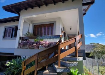 Casa com 200m², 3 dormitórios, 2 vagas, no bairro Vila Verde em Caxias do Sul para Comprar