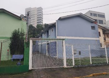 Sobrado com 86m², 2 dormitórios, 1 vaga, no bairro Cristo Redentor em Caxias do Sul para Alugar