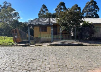 Casa com 63m², 3 dormitórios, 2 vagas, no bairro Charqueadas em Caxias do Sul para Comprar