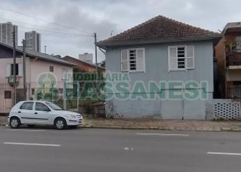Casa com 435m², 2 dormitórios, 1 vaga, no bairro São José em Caxias do Sul para Comprar
