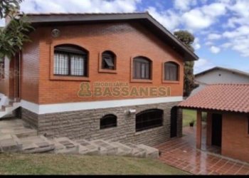 Casa com 363m², 4 dormitórios, 6 vagas, no bairro Saint Etienne em Caxias do Sul para Alugar