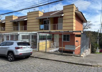 Casa com 92m², 2 dormitórios, 2 vagas, no bairro Cidade Nova em Caxias do Sul para Alugar