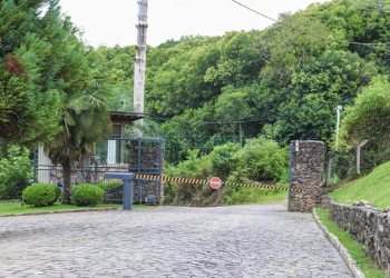 Terreno com 950m², no bairro Linha 40 em Caxias do Sul para Comprar
