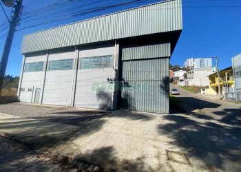Pavilhão com 620m², no bairro Santa Lúcia em Caxias do Sul para Alugar