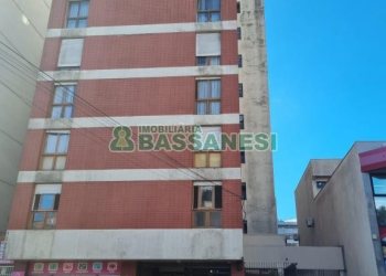 Apartamento com 150m², 4 dormitórios, 1 vaga, no bairro Centro em Caxias do Sul para Comprar