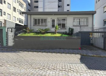 Casa com 125m², 3 dormitórios, 2 vagas, no bairro São Pelegrino em Caxias do Sul para Alugar