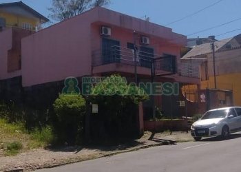 Casa com 126m², 2 dormitórios, 2 vagas, no bairro Rio Branco em Caxias do Sul para Comprar