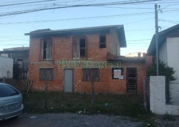 Casa, 3 dormitórios, 1 vaga, no bairro Pioneiro em Caxias do Sul para Comprar
