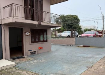 Sobrado com 120m², 3 dormitórios, 2 vagas, no bairro Desvio Rizzo em Caxias do Sul para Alugar