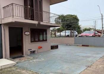 Sobrado com 120m², 3 dormitórios, 2 vagas, no bairro Desvio Rizzo em Caxias do Sul para Alugar