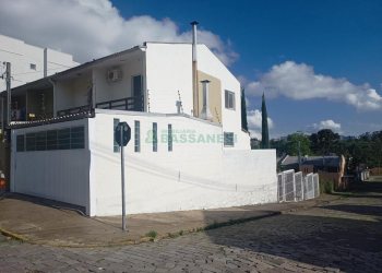 Sobrado com 62m², 2 dormitórios, 1 vaga, no bairro Santa Catarina em Caxias do Sul para Comprar