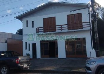 Casa com 242m², 3 dormitórios, 2 vagas, no bairro Forqueta em Caxias do Sul para Comprar