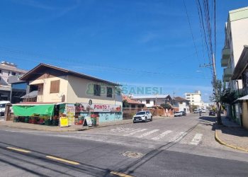 Casa com 170m², 3 dormitórios, 1 vaga, no bairro São José em Caxias do Sul para Comprar