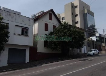 Casa com 120m², 3 dormitórios, 1 vaga, no bairro São Pelegrino em Caxias do Sul para Comprar