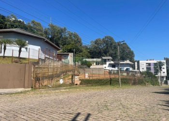 Terreno com 355m², no bairro Colina Sorriso em Caxias do Sul para Comprar