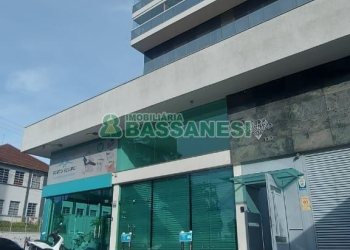 Sala com 65m², 2 vagas, no bairro Centro em Caxias do Sul para Alugar