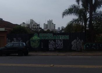 Terreno com 880m², no bairro Pio X em Caxias do Sul para Comprar