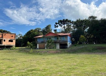 Casa com 180m², 3 dormitórios, 3 vagas, no bairro Vila Oliva em Caxias do Sul para Alugar