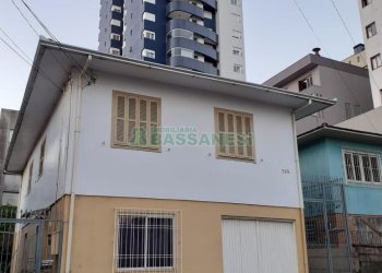Casa, 3 dormitórios, 1 vaga, no bairro Centro em Caxias do Sul para Comprar