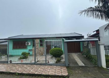 Casa com 110m², 2 dormitórios, 2 vagas, no bairro Santa Lúcia em Caxias do Sul para Comprar