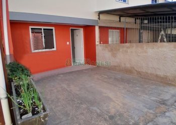 Sobrado com 70m², 2 dormitórios, 1 vaga, no bairro São Giácomo em Caxias do Sul para Alugar