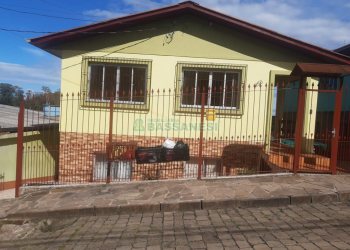 Casa com 250m², 7 dormitórios, 2 vagas, no bairro Serrano em Caxias do Sul para Comprar