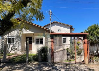 Casa com 450m², 4 dormitórios, 2 vagas, no bairro Rio Branco em Caxias do Sul para Comprar