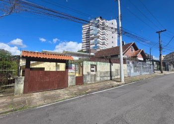 Casa com 222m², 4 dormitórios, 2 vagas, no bairro Marechal Floriano em Caxias do Sul para Comprar