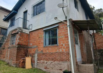 Casa com 164m², 2 dormitórios, -4 vaga, no bairro Madureira em Caxias do Sul para Comprar