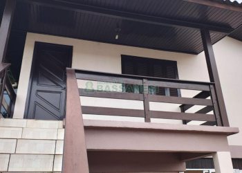 Casa com 92m², 2 dormitórios, 1 vaga, no bairro Planalto em Caxias do Sul para Alugar