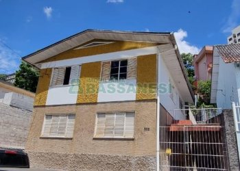 Casa com 100m², 3 dormitórios, 1 vaga, no bairro São Leopoldo em Caxias do Sul para Alugar