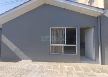 Casa com 52m², 2 dormitórios, 1 vaga, no bairro São Caetano em Caxias do Sul para Alugar