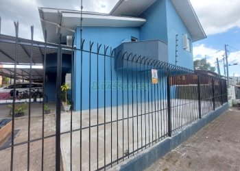 Sobrado com 90m², 2 dormitórios, 2 vagas, no bairro Parque Oasis em Caxias do Sul para Alugar