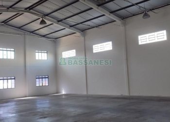 Pavilhão com 891m², no bairro Esplanada em Caxias do Sul para Alugar