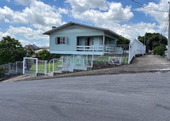 Casa com 150m², 3 dormitórios, 1 vaga, no bairro Santa Lúcia em Caxias do Sul para Alugar