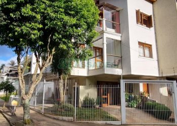 Sobrado com 194m², 4 dormitórios, -4 vaga, no bairro Vinhedos em Caxias do Sul para Comprar