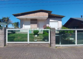 Casa com 90m², 1 dormitório, 4 vagas, no bairro Nossa Senhora do Rosário em Caxias do Sul para Alugar