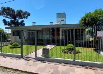Casa com 400m², 4 dormitórios, 2 vagas, no bairro Petrópolis em Caxias do Sul para Alugar