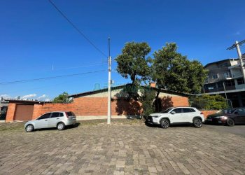 Casa com 193m², 3 dormitórios, 2 vagas, no bairro São Leopoldo em Caxias do Sul para Comprar