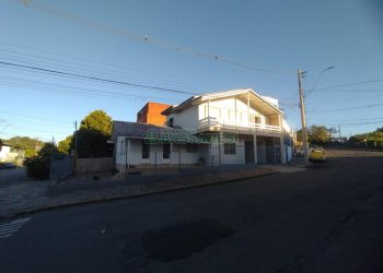 Casa com 190m², 3 dormitórios, 1 vaga, no bairro Santa Catarina em Caxias do Sul para Comprar