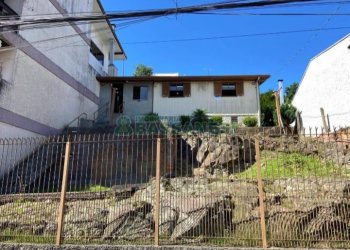 Casa com 91m², 3 dormitórios, 1 vaga, no bairro Planalto em Caxias do Sul para Comprar
