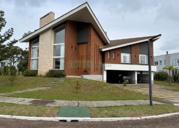 Casa com 400m², 4 dormitórios, 3 vagas, no bairro São Ciro em Caxias do Sul para Alugar