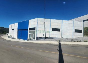 Pavilhão com 1600m², no bairro São Giacomo em Caxias do Sul para Alugar
