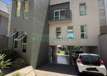 Casa com 264m², 3 dormitórios, 2 vagas, no bairro Vinhedos em Caxias do Sul para Comprar